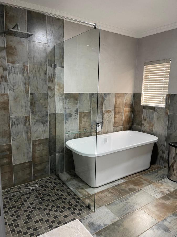 Upper Room Guesthouse Kirkwood Екстериор снимка