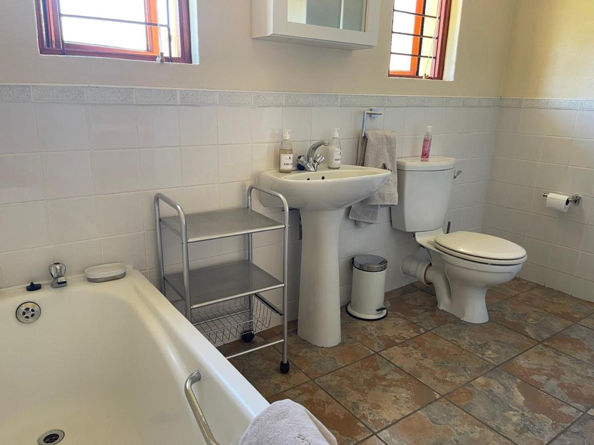 Upper Room Guesthouse Kirkwood Екстериор снимка