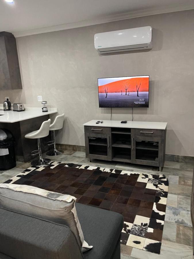 Upper Room Guesthouse Kirkwood Екстериор снимка
