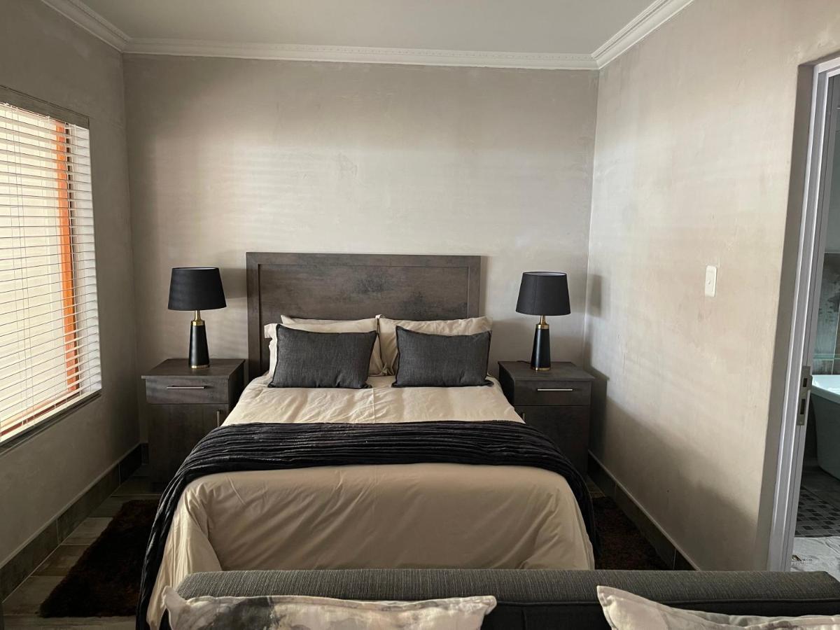 Upper Room Guesthouse Kirkwood Екстериор снимка