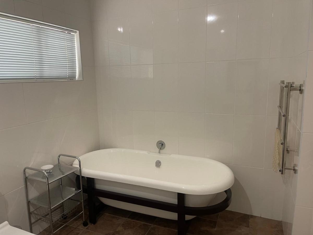 Upper Room Guesthouse Kirkwood Екстериор снимка
