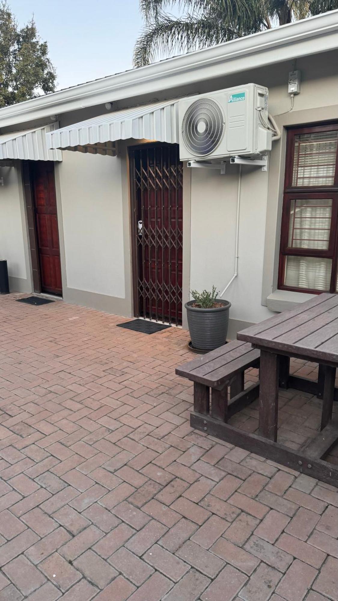 Upper Room Guesthouse Kirkwood Екстериор снимка